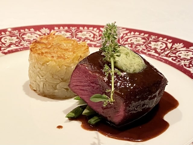 鹿肉の赤ワイン煮込み